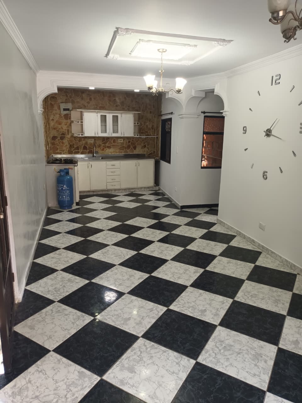 ARRIENDO APARTAMENTO DE 2 HABITACIONES EN MANRIQUE CENTRAL – (EEP-1035) – | TERCER PISO